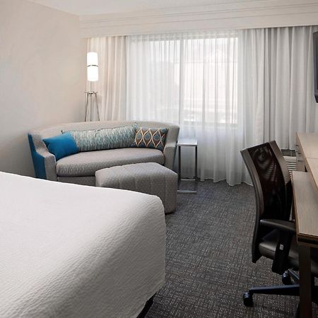 Отель Courtyard Houston Westchase Экстерьер фото
