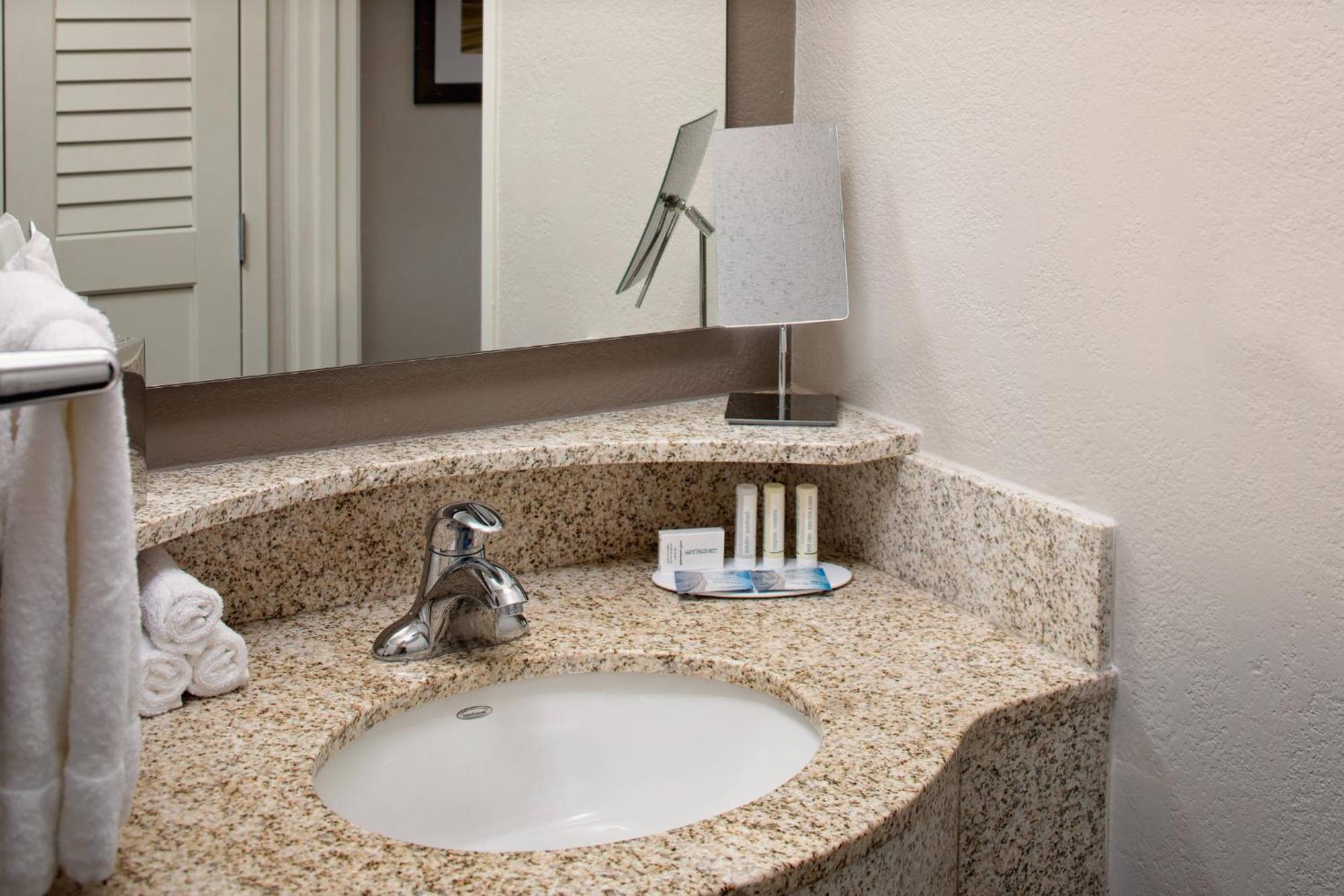 Отель Courtyard Houston Westchase Экстерьер фото