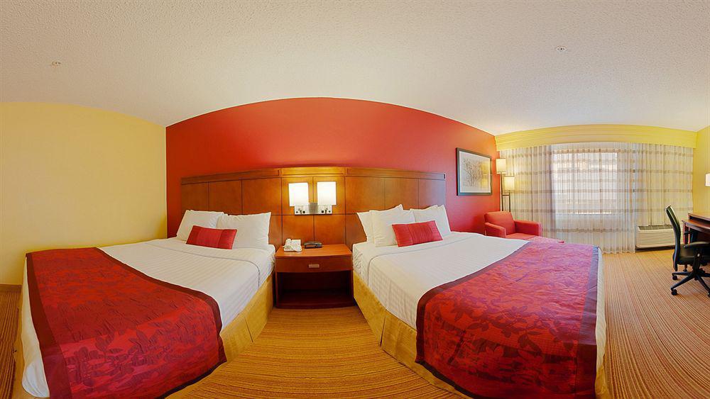 Отель Courtyard Houston Westchase Экстерьер фото